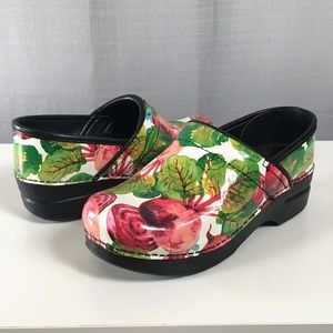 Professional Mule Beet Pattern Clog 